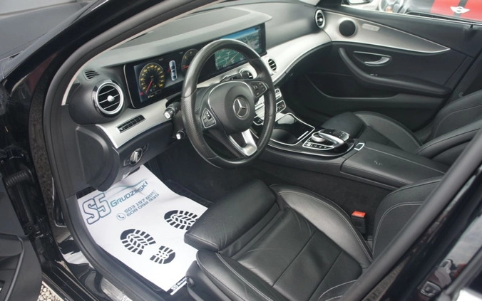 Mercedes-Benz Klasa E cena 136900 przebieg: 158000, rok produkcji 2017 z Dobczyce małe 211